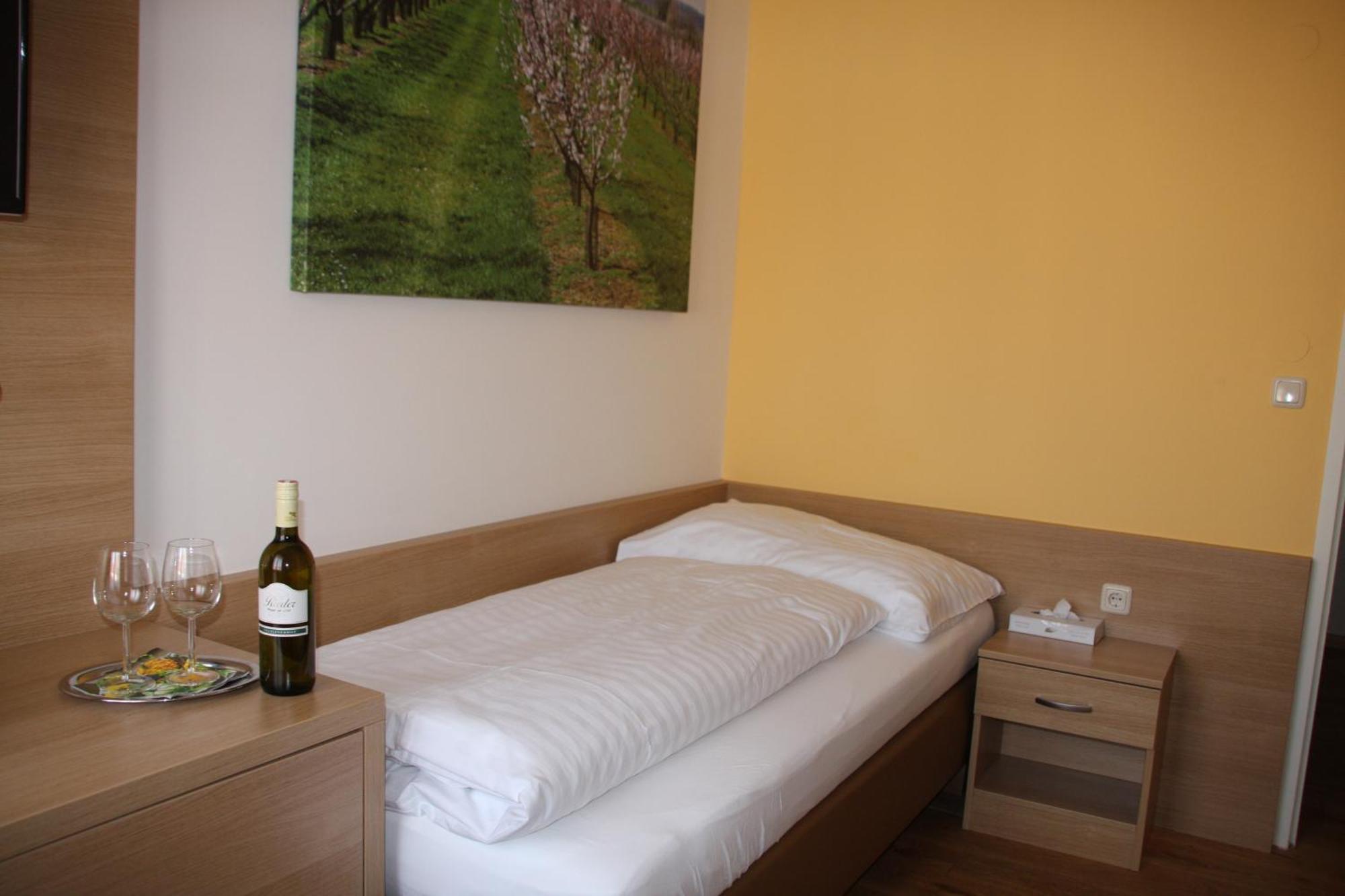 Weinhotel Rieder Poysdorf Eksteriør bilde