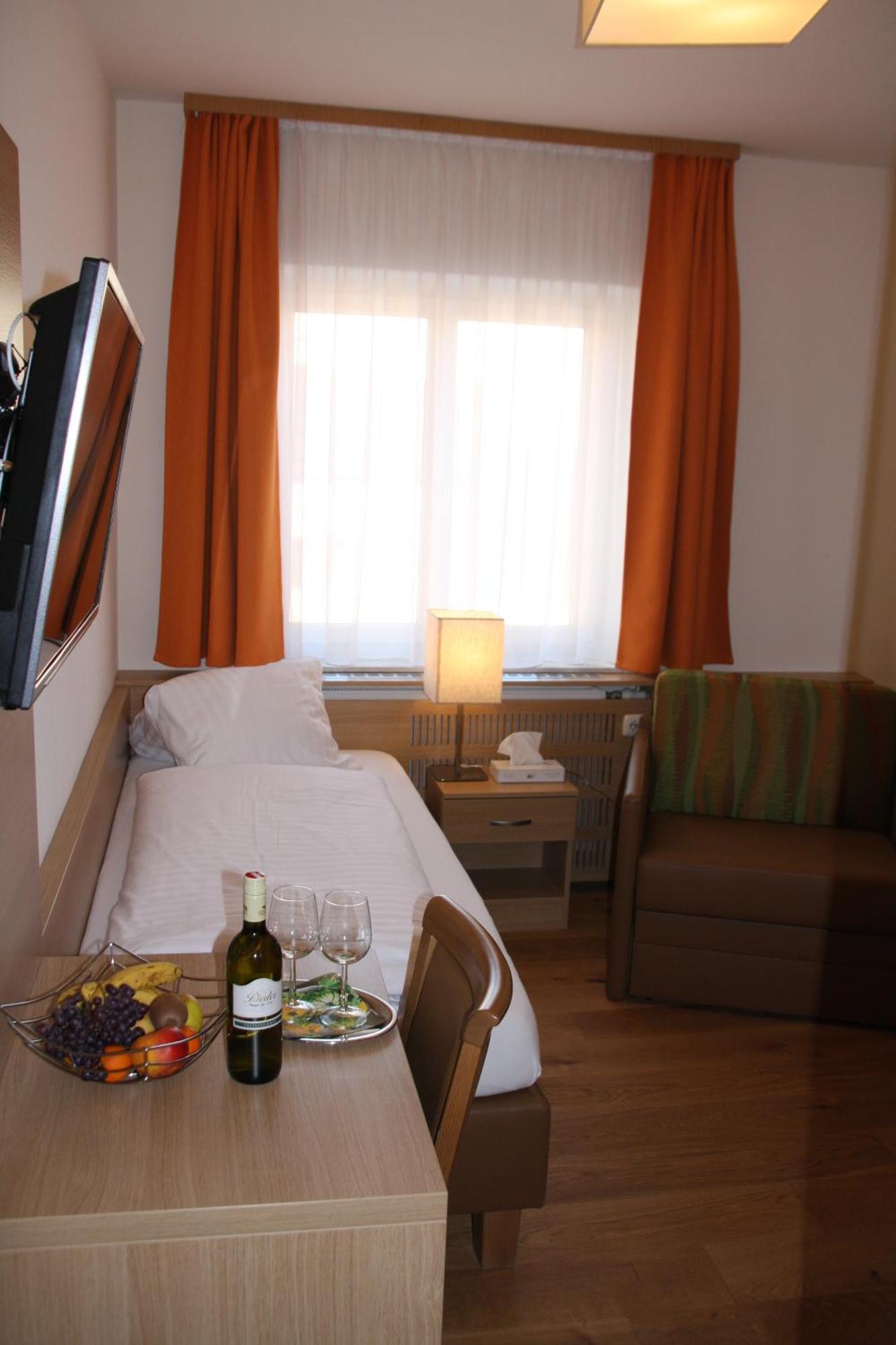 Weinhotel Rieder Poysdorf Eksteriør bilde