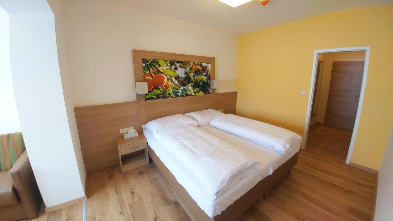 Weinhotel Rieder Poysdorf Eksteriør bilde